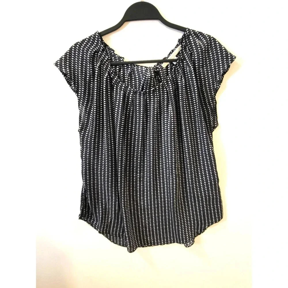 LC Lauren Conrad Black Heart Print Top‎
